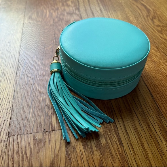 Jewelry - Round Genuine Leather Jewelry Traveling Case with Tassel - Tiffany Blue - NWT